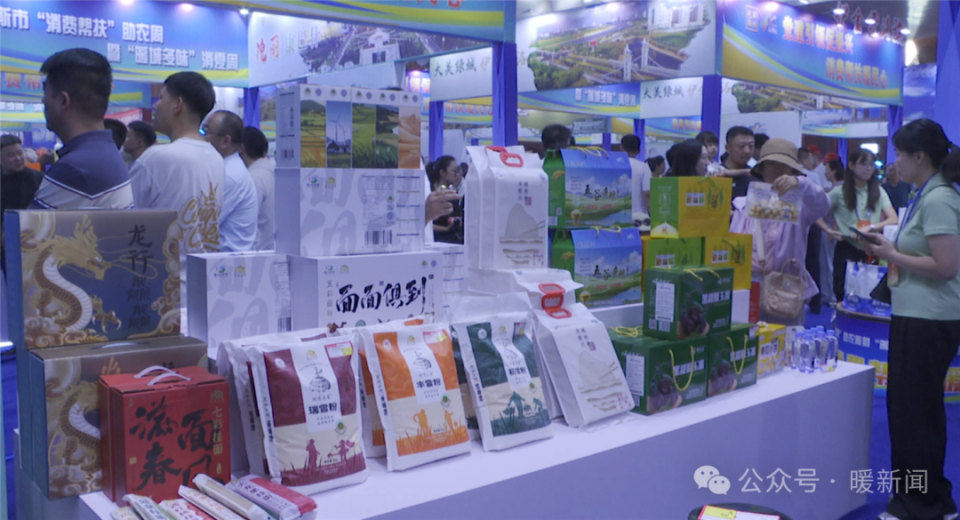 鄂爾多斯千余種優(yōu)質(zhì)農(nóng)副產(chǎn)品集中亮相，展現(xiàn)草原特色與產(chǎn)業(yè)活力